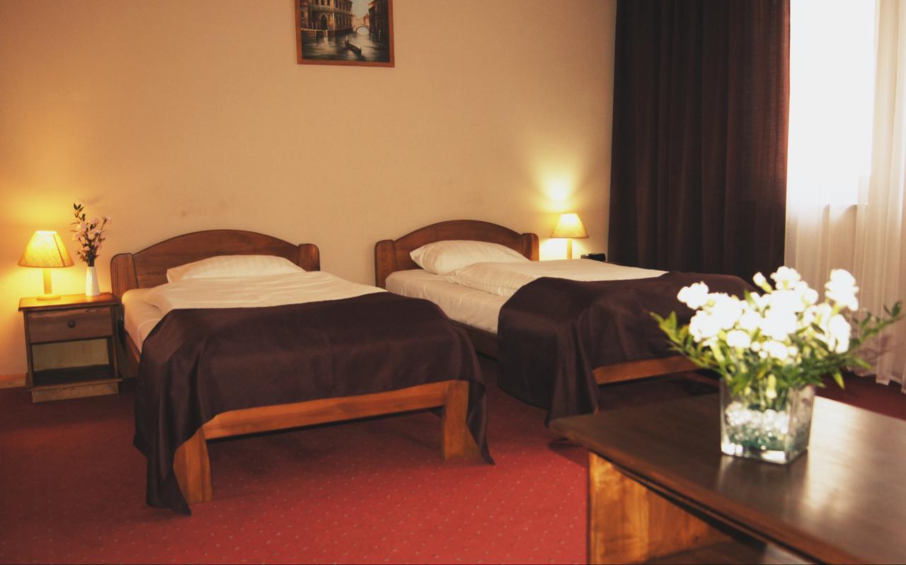 Hotel Metro Klodzko Luaran gambar