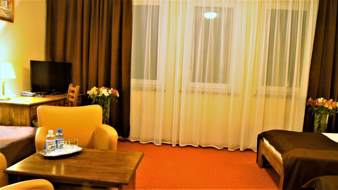 Hotel Metro Klodzko Luaran gambar