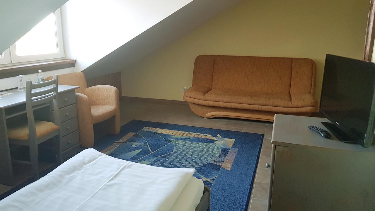 Hotel Metro Klodzko Luaran gambar