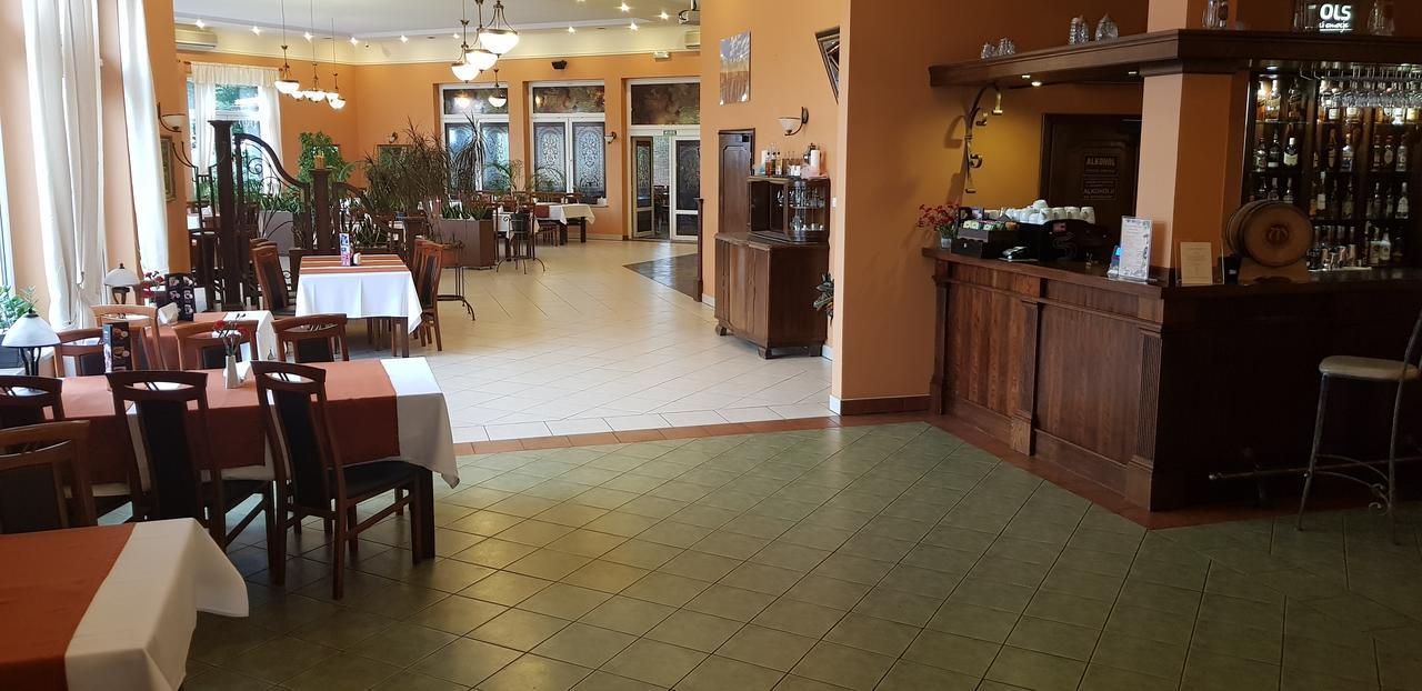 Hotel Metro Klodzko Luaran gambar