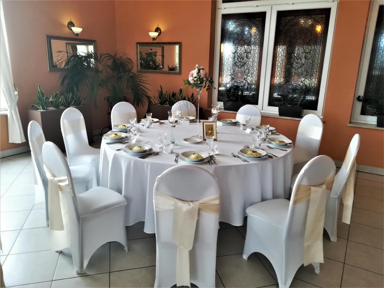 Hotel Metro Klodzko Luaran gambar
