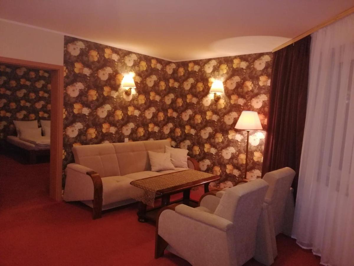 Hotel Metro Klodzko Luaran gambar